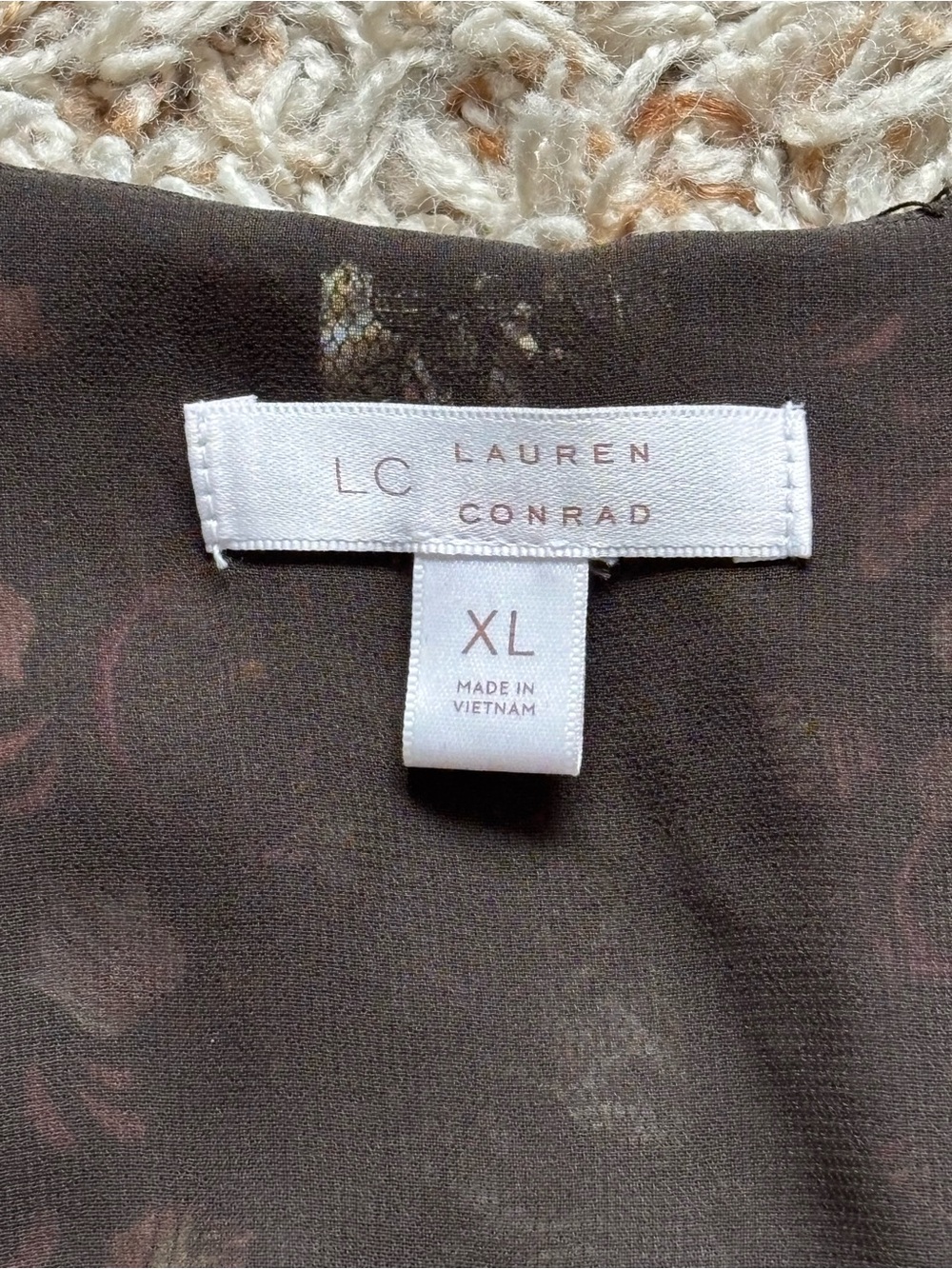 LC Lauren Conrad Floral V-Neck Blouse - Pink and Cream Size XL - Picture 11 of 13